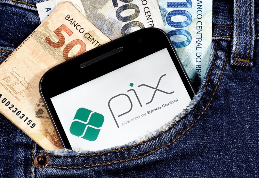 PIX Desbanca o Dinheiro e agora Ameaça os Cartões
